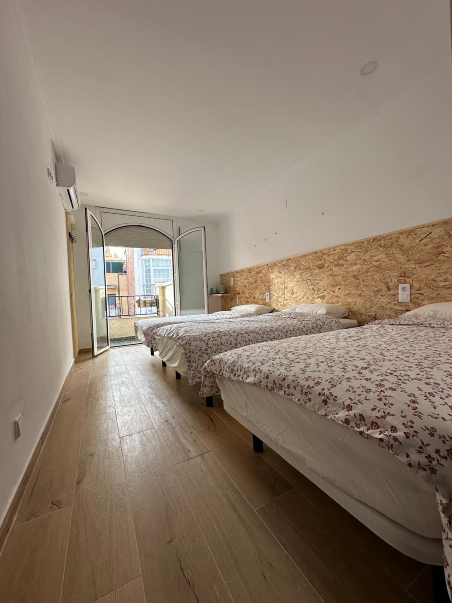 Fudodo舒适3 Beds Hotel โอสปิตาเล็ต เดอ โยเบรกัต ภายนอก รูปภาพ